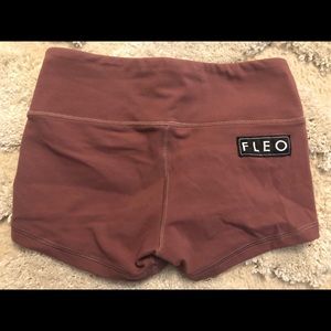 Women’s dusty rose Fleo booty shorts- xs